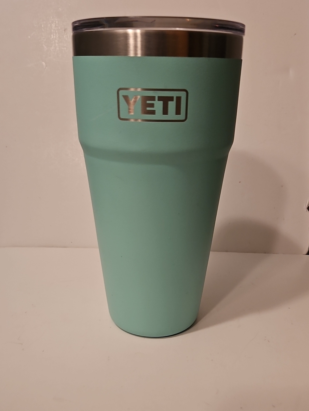 YETI SEAFOAM, GREEN RAMBLER, 26 OZ STAINLESS STEEL INSULATED TUMBLR.
